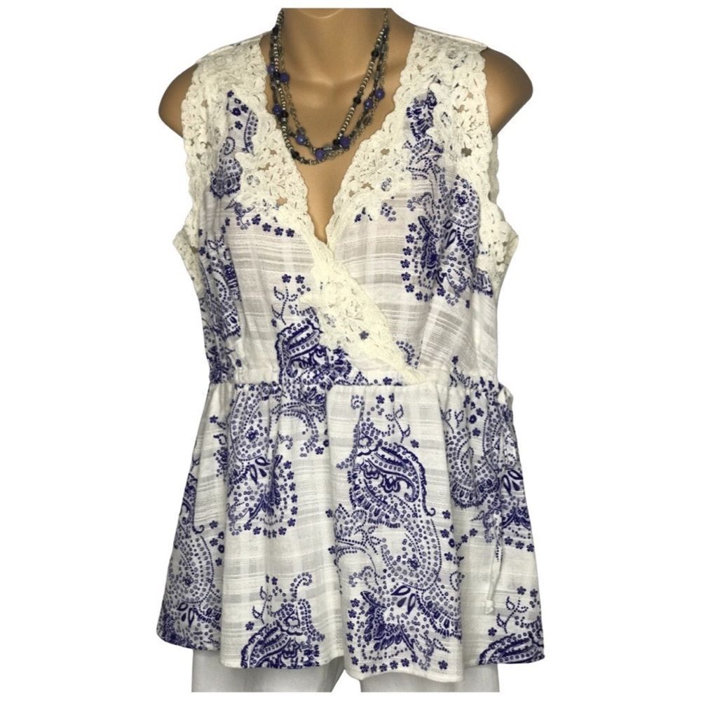 CAbi Veranda Paisley Surplice Top V-neck Blouse Size Medium